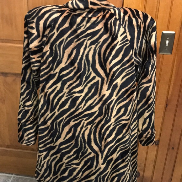 Cache Long Leopard Print Coat - Picture 9 of 12